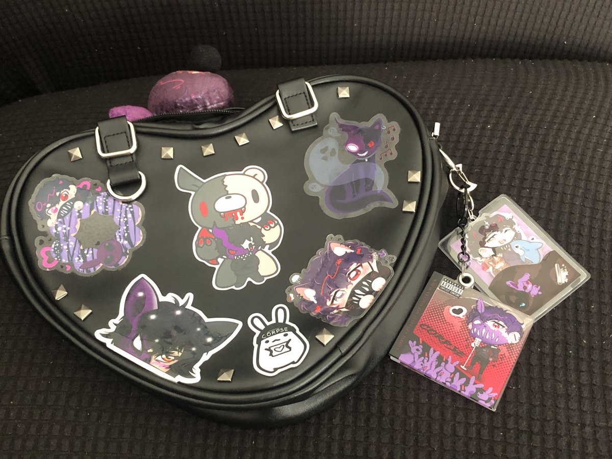 batty4corpse's tweet photo. Happy #corpsetwtartistday !!My first time taking part! Made a Corpse Ita bag! Took me over a year to get everything right. 

Artists I got the pins and keychains from in the comments! 

#CorpseFanart #corpse #corpsehusband #corpsehusbandfanart https://t.co/qW5MP2VvuM