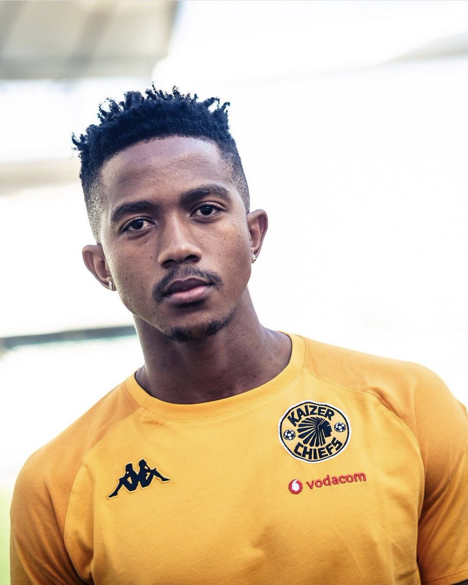 SbusisoMhlanga0's tweet photo. @KaizerChiefs @CapeTownCityFC He knows what he is doing, he is very focused and calm, no amount of pressure that can cause him to panic. He is phenomenal, a young solid defender. A player, defender to be trusted in tough times. His name is @givenmsimango23 .
#GivenMsimango https://t.co/TzY3PgInee