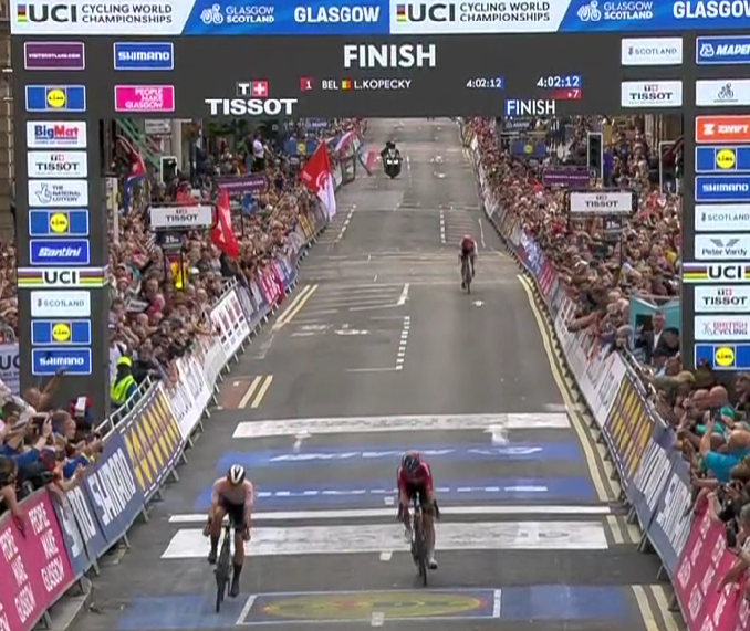 JPHHenneton's tweet photo. #cyclisme 🚴♀️ #Mondiaux 🌈
2. Demi #Vollering
3. Cecilie #Uttrup
#Glasgow2023 #GlasgowScotland2023 https://t.co/SAa71rETBT