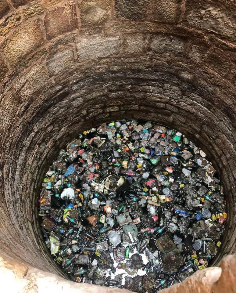 Raja ki Baoli, Dilli
This is how our wells look like. Humans are treating water sources like dust bins..they drink bottled water..only to dump these bottles back to the environment. Just stop buying any plastic at all  #PlasticFreeFuture 
PC: Shivangi Ladha Advertising 101 (2018)