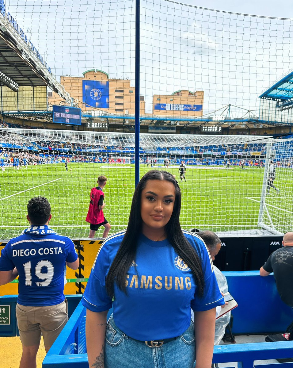 nadia holmes💙 tweet media