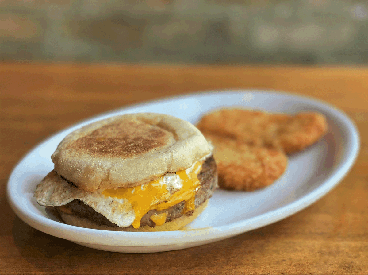 MacsWoodGrilled's tweet photo. Our Sausage, Egg & Cheese Sandwich is a great way to start your #SundayFunday! All of our #brunch items are available all day, every day (dine-in only)! We've got $5 #bloodys and #mimosas all day today, + our daily deals. (pic: TLM) #chicagobrunch #brunchchicago #chicagobars https://t.co/tIa6M1CE8r