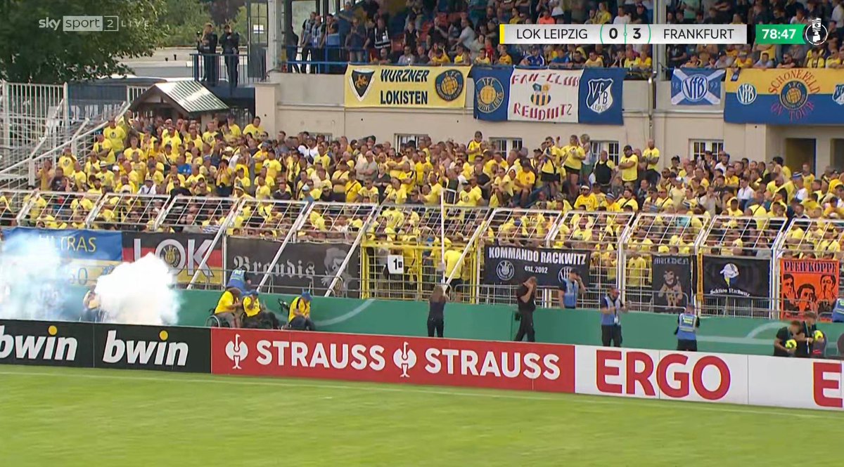 #LOKSGE Lok Fans werfen Böller in den Bereich wo die Rolli-Fahrer von Lok dem Spiel zusehen. Was willst du dazu noch sagen?