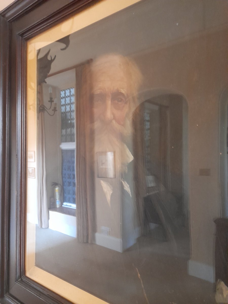UnaTDuffy's tweet photo. All in a splendid but slightly spooky old house https://t.co/ATsu2lJni0