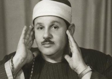 المقريء محمود علي البنا
بالنسبالي هو صوت قرآن الصباح في الراديو وانا رايح المدرسة
يعني صوت الصباح
يعني الطراوة بتاعة الصبح قبل ما تحرر
وضوء الشمس الخافت وهي بتطلع
يعني استفتاح المحلات وهي بتفتح
يعني ريحة اول قلية للطعمية عند عم سالم
يعني الترانزيستور السانيو بتاع بابا اللي كان