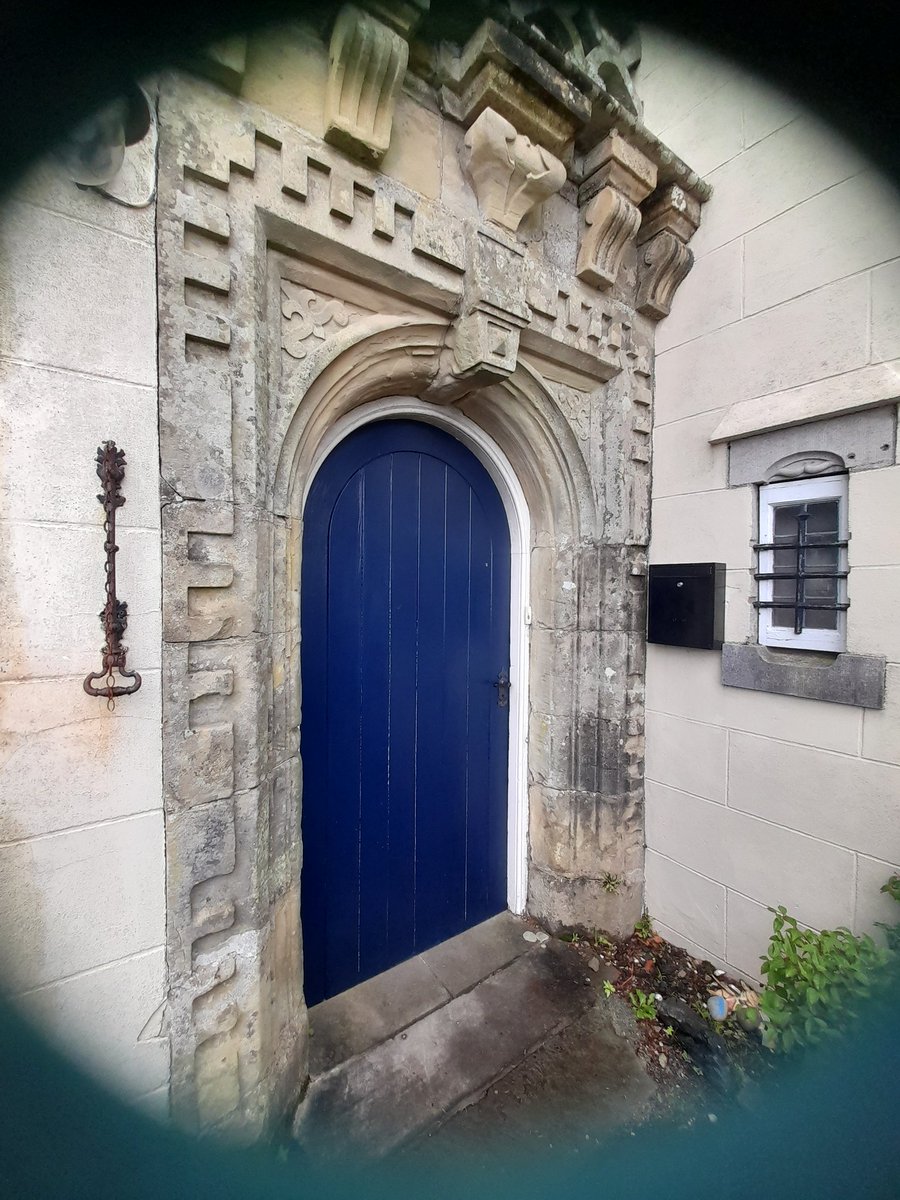 UnaTDuffy's tweet photo. All in a splendid but slightly spooky old house https://t.co/ATsu2lJni0