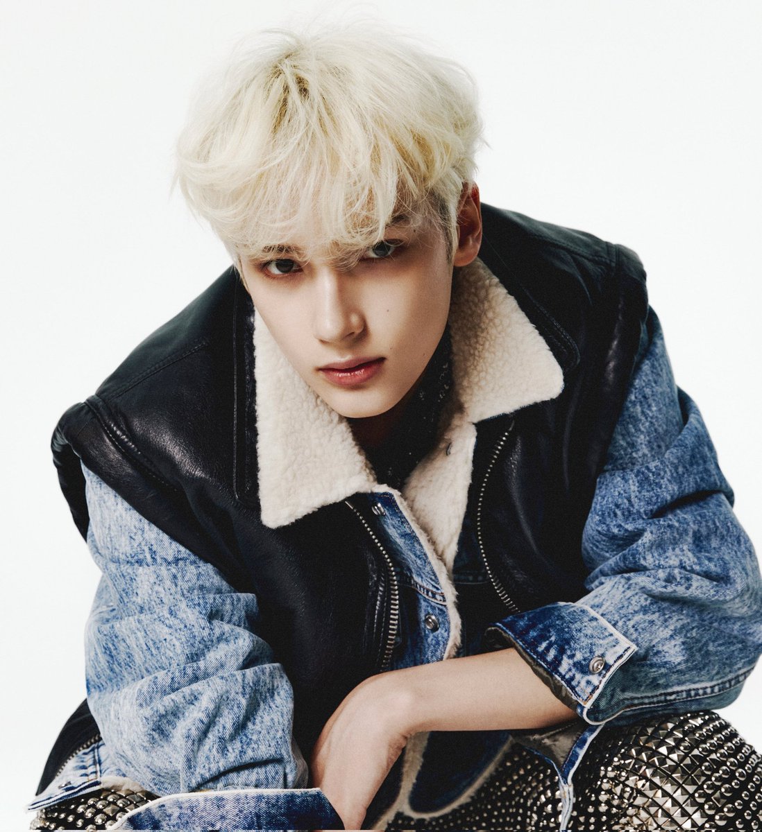 viraltakes's tweet photo. The talented maknae of TXT, Huening Kai, turns 21 today 🦄🩷 https://t.co/gXZhtpz1Aj