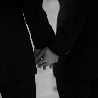 trsrkeeper's tweet photo. body... guard. 
a #hoonsuk one shot au 🔞 

"literally guarding your body so no one could ever touch it like the way i do." 

#AUniteforTREASURE https://t.co/zq49mqBFF0