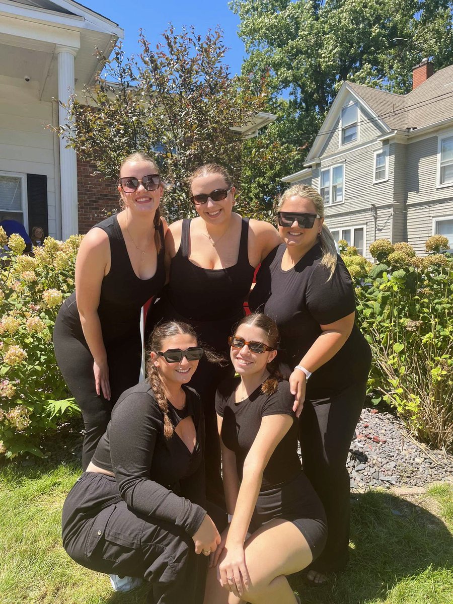 𝕎𝕠𝕣𝕜 𝕎𝕖𝕖𝕜 𝔻𝕒𝕪 5!  Dressing with our bump groups today. 💟Getting so excited for recruitment :) THREE DAYS!