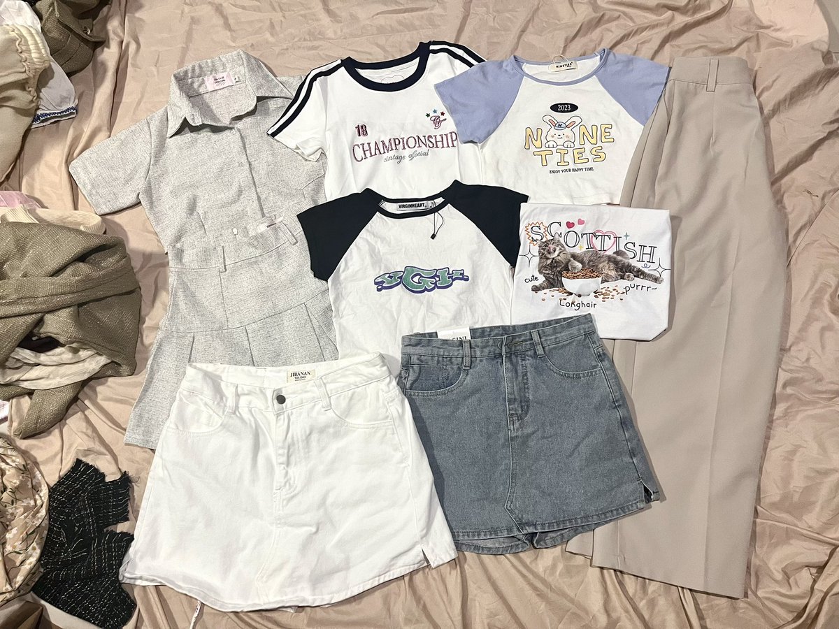 nonkoy09's tweet photo. 🧺 ส่งต่อเสื้อผ้า cintage vgh H&amp;M  งานไอจี กระโปรงยีนส์ เซตน่ารักๆ 
 🛒 ค่าส่ง 45฿ ไม่เกิน 5 ตัว
🐳รี+ฟอล ลด 5฿

#เสื้อผ้ามือสองสภาพดี #ส่งต่อเสื้อผ้ามือสอง #เสื้อผ้า #ส่งต่อ #เสื้อผ้ามือสอง #เสื้อผ้ามือสองราคาถูก #โล๊ะตู้ #cintageshop #ส่งต่อเสื้อผ้า  #vghbkk #vghbkkมือสอง https://t.co/L7XV17IGfI
