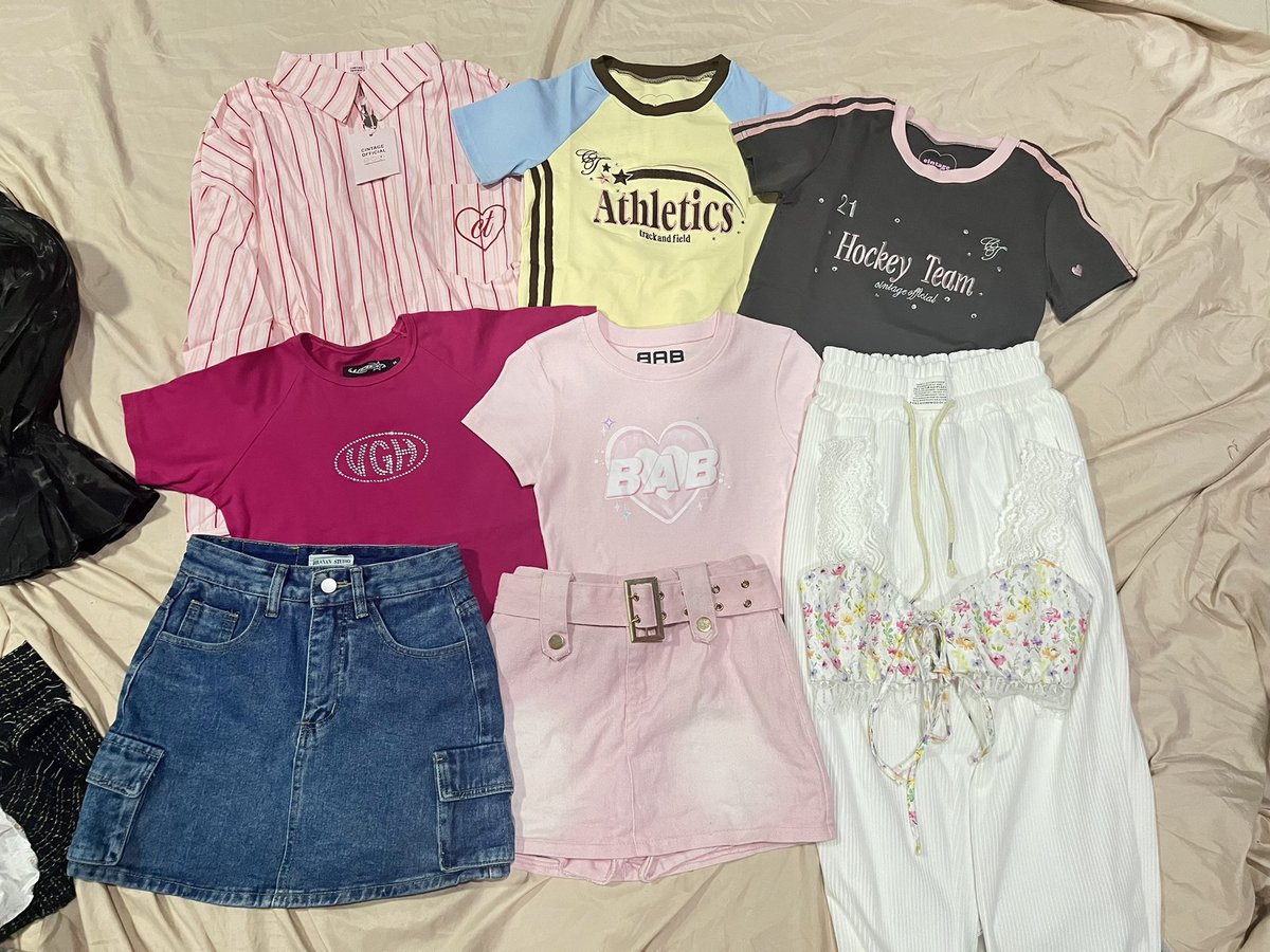 nonkoy09's tweet photo. 🧺 ส่งต่อเสื้อผ้า cintage vgh H&amp;M  งานไอจี กระโปรงยีนส์ เซตน่ารักๆ 
 🛒 ค่าส่ง 45฿ ไม่เกิน 5 ตัว
🐳รี+ฟอล ลด 5฿

#เสื้อผ้ามือสองสภาพดี #ส่งต่อเสื้อผ้ามือสอง #เสื้อผ้า #ส่งต่อ #เสื้อผ้ามือสอง #เสื้อผ้ามือสองราคาถูก #โล๊ะตู้ #cintageshop #ส่งต่อเสื้อผ้า  #vghbkk #vghbkkมือสอง https://t.co/L7XV17IGfI