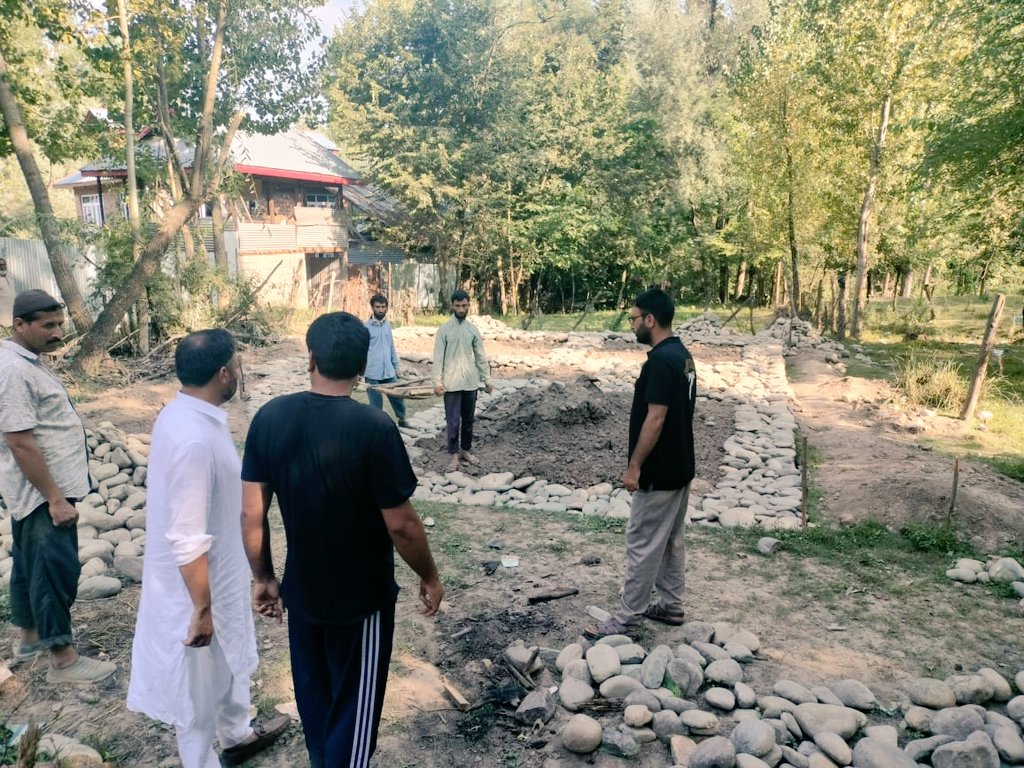 BDO Ramhall <a href="/AhmedZamood/">Zamoodahmed</a> visited panchayat Dolipora today . He along with his team Inspected Pmay  sites where houses are under construction . 
#Leaving_no_one_behind 
 #reaching_the_unreached .🇮🇳