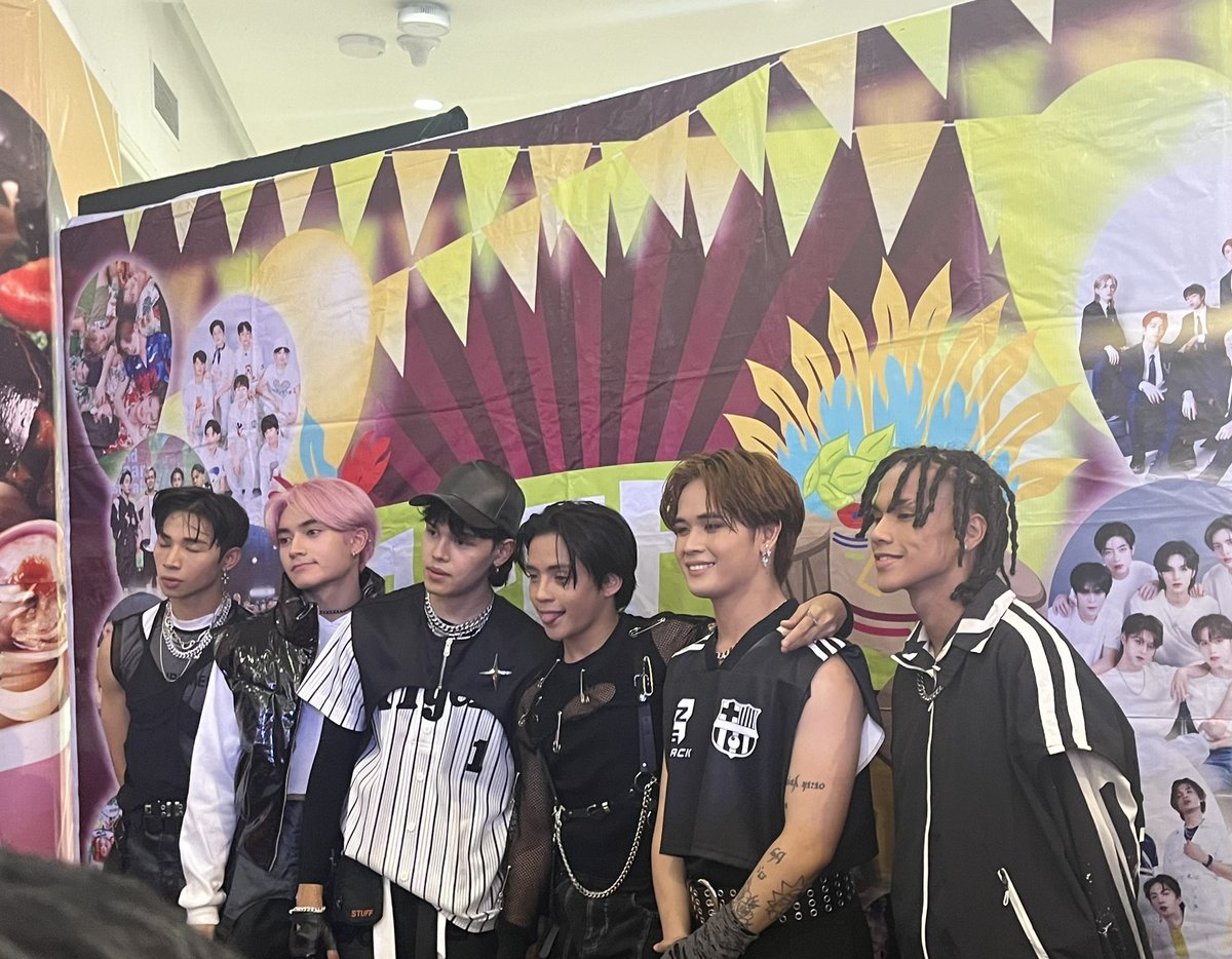 Magiliw_OFC's tweet photo. 6inoos at Lipa

ALAMAT SA PPOPFIESTA LIPA
#ALAMATxPPOPFiesta
#ALAMAT @Official_ALAMAT https://t.co/6jmCKASdg8