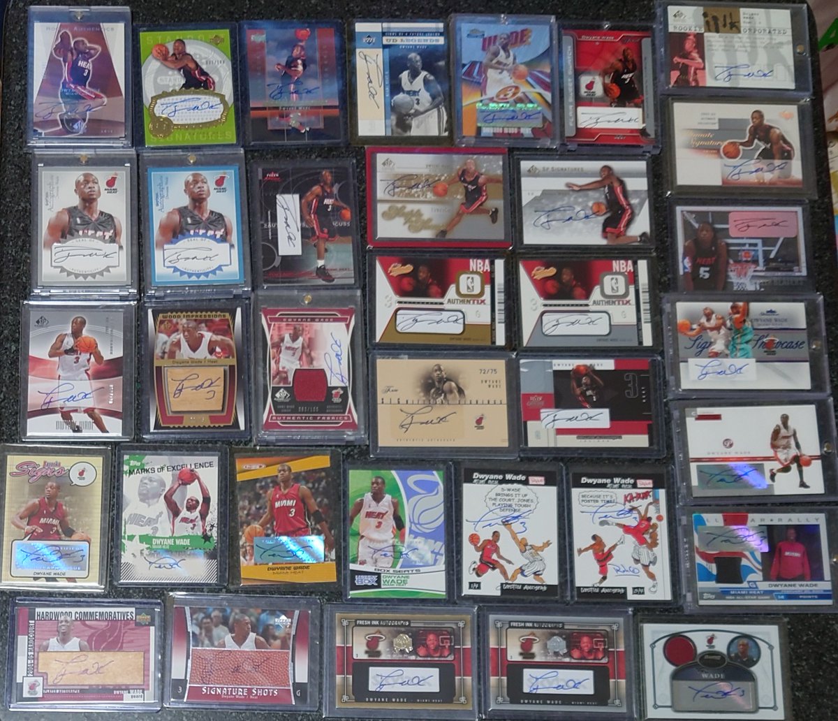 flash3tnksgr's tweet photo. RC→Fleer専属→Topps専属→書かない時代→Panini復活→Chicago移籍→Cavaliers移籍→Heat帰還というStory

Panini自引きは未だなしもこれだけ集まりました。
トレードいただいた皆様に感謝。
引退後の高級祭は嬉しくもあり厳しくもありますが引き続き追いかけていきます🔥
#23HoopClass 
@DwyaneWade https://t.co/CRBorP3VxP