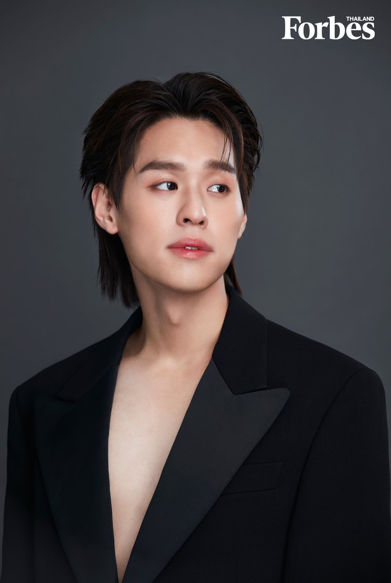 Billkin_Ent's tweet photo. 'บิวกิ้น พุฒิพงศ์' ตัวแทนพลังสร้างสรรค์ของคนรุ่นใหม่ ที่มาเล่ามุมมองในอีกบทบาท นอกเหนือจากในฐานะของนักร้อง และนักแสดงแล้ว คือ บทบาทนักธุรกิจ โดยได้ขึ้นปก Forbes Thailand ในฐานะ The Celebrity

อ่านบทสัมภาษณ์ของ 'บิวกิ้น พุฒิพงศ์' ในนิตยสาร Forbes Thailand ฉบับเดือนกรกฎาคม 2566

: https://t.co/oqOqmzDRlu

#ForbesThailandXBillkin
#ForbesThailand
#Bbillkin