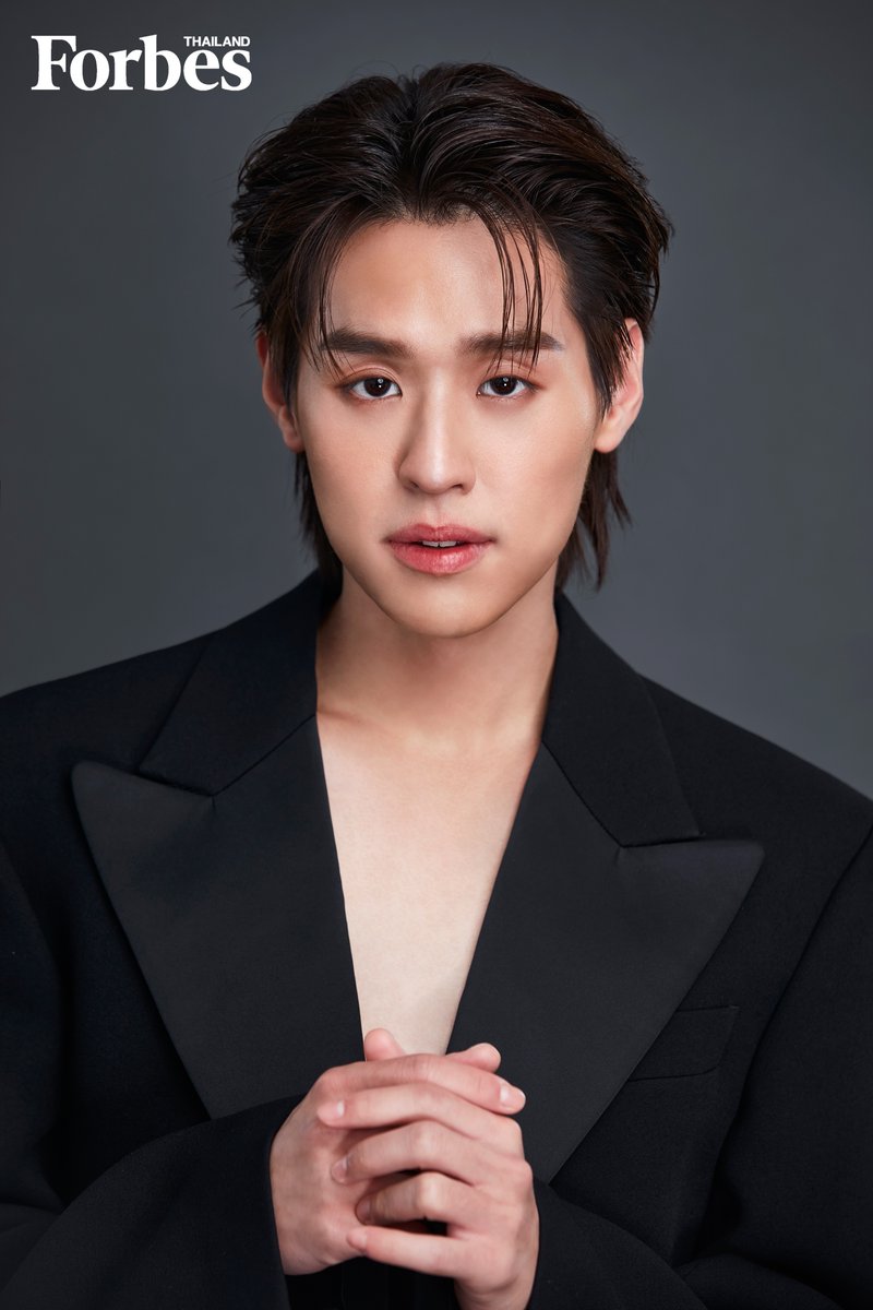 Billkin_Ent's tweet photo. 'บิวกิ้น พุฒิพงศ์' ตัวแทนพลังสร้างสรรค์ของคนรุ่นใหม่ ที่มาเล่ามุมมองในอีกบทบาท นอกเหนือจากในฐานะของนักร้อง และนักแสดงแล้ว คือ บทบาทนักธุรกิจ โดยได้ขึ้นปก Forbes Thailand ในฐานะ The Celebrity

อ่านบทสัมภาษณ์ของ 'บิวกิ้น พุฒิพงศ์' ในนิตยสาร Forbes Thailand ฉบับเดือนกรกฎาคม 2566

: https://t.co/oqOqmzDRlu

#ForbesThailandXBillkin
#ForbesThailand
#Bbillkin