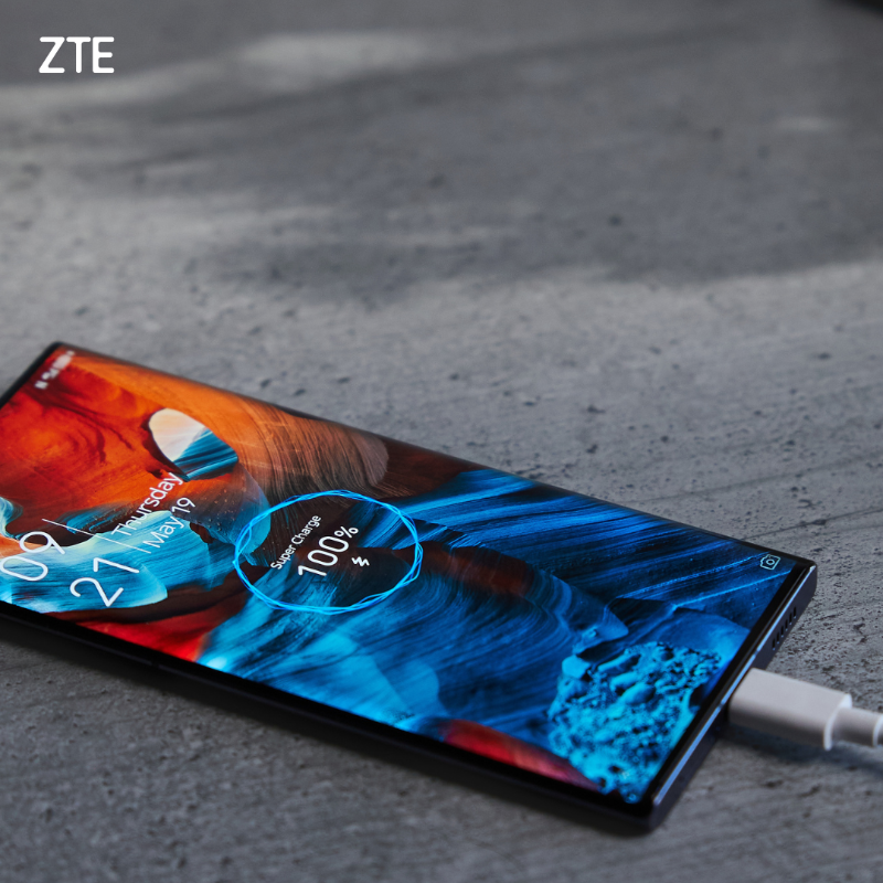 ZTEDevice's tweet photo. Worrying about your phone battery, you may say?🔋 Not with #Axon40Ultra: "A few minutes on the charger will get you most of a day of juice"–  @androidpolice 

Read the full review: https://t.co/h1iTEisSRr 

#zte #axon40ultra #androidpolice