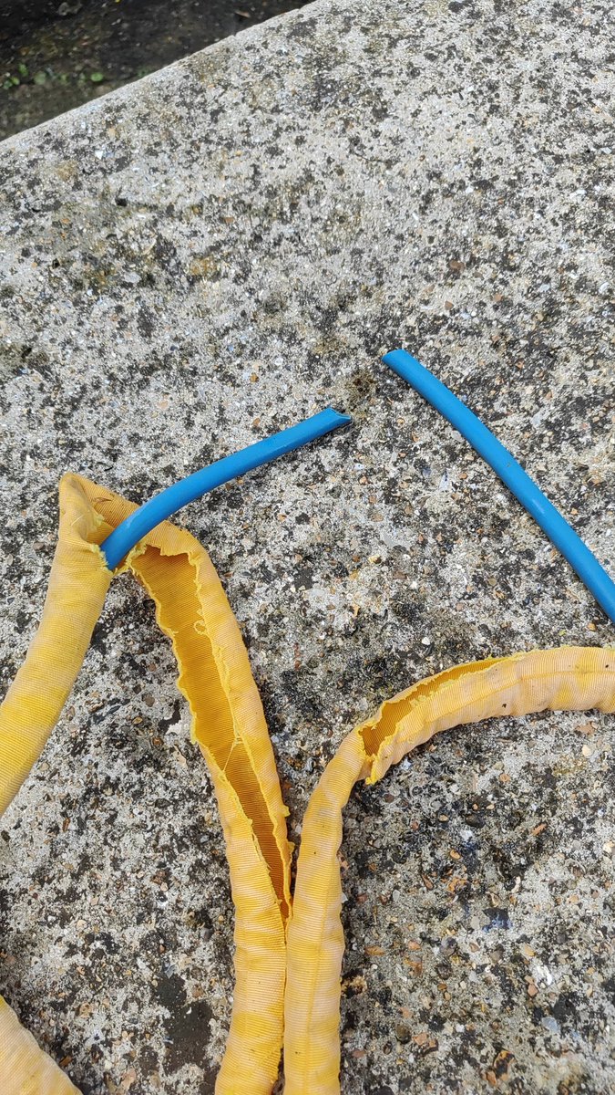 jamiemarsh19's tweet photo. @Hozelock @Hozelock just want to air my frustration at my hozelock hosepipe, after buying a few cheaper brands and them breaking I decided to opt for a more expensive brand being hozelock only for this to happen after 6 months and I can't find my receipt great! Thanks hozelock https://t.co/QqwlwdZqjA