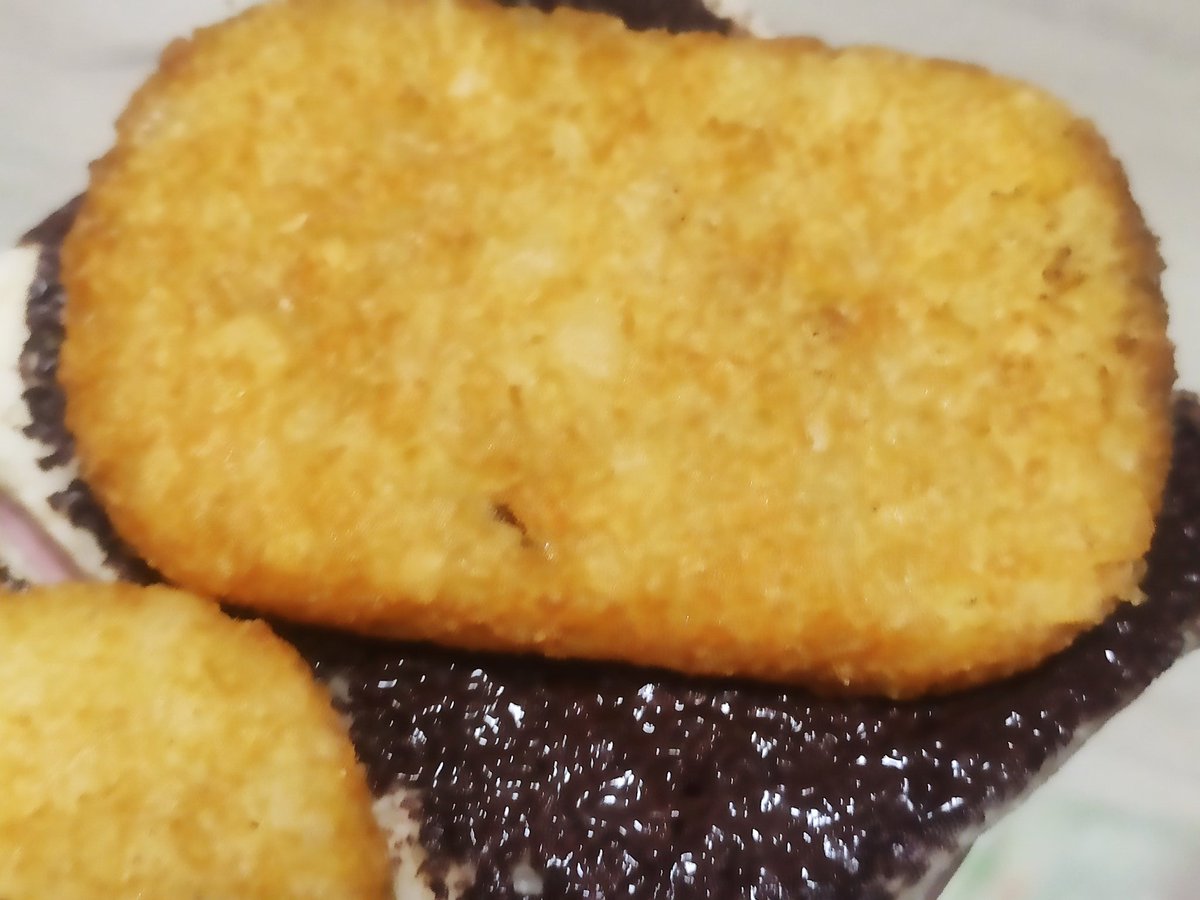 denishtw's tweet image. Love the #hashbrowns #mixmatch #chocolate #toast.
--
#tonanako #chocolatetoast #hashbrownschocolatetoast #breakfast #weirdbreakfast #薯餅 #巧克力吐司 #薯餅巧克力吐司 #厭世甜點店 #拿拿摳 #怪奇早餐