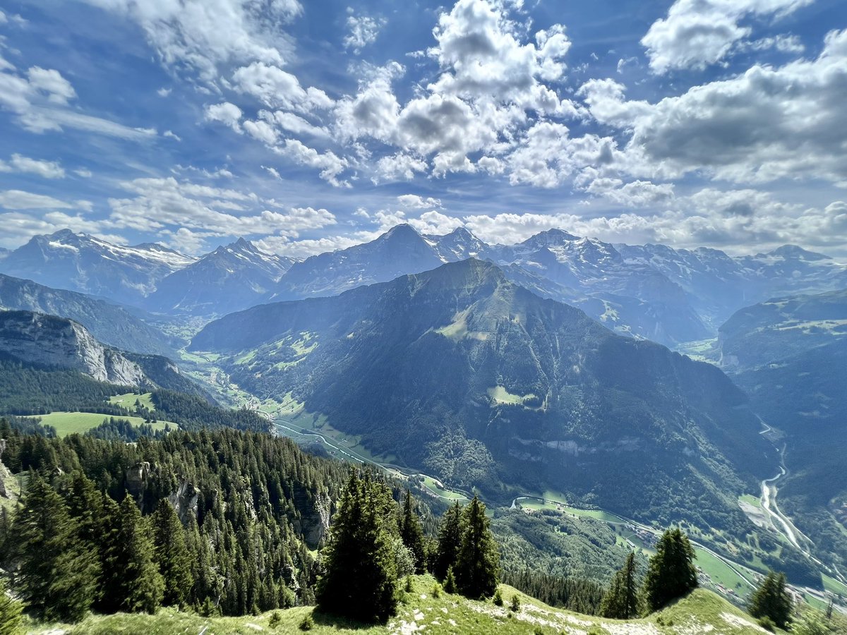 dunklesuende's tweet photo. Panorama mit Eiger, Mönch und Jungfrau 🥰 https://t.co/ZWIg9hceoN