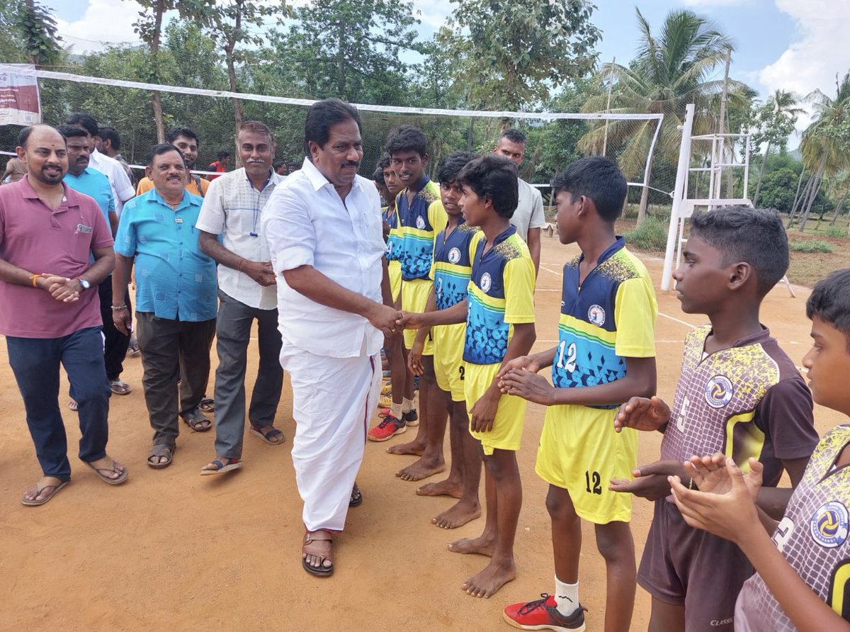 ishafoundation's tweet photo. Hon'ble Minister of Commercial Taxes, Mr. P Moorthy avl @pmoorthy21 graced with his presence as Chief guest in the Cluster level Volleyball match held at Madurai as a part of Isha Gramotsavam.
https://t.co/5TFYvDyREa
#IshaGramotsavam https://t.co/gVy8hNHZc2