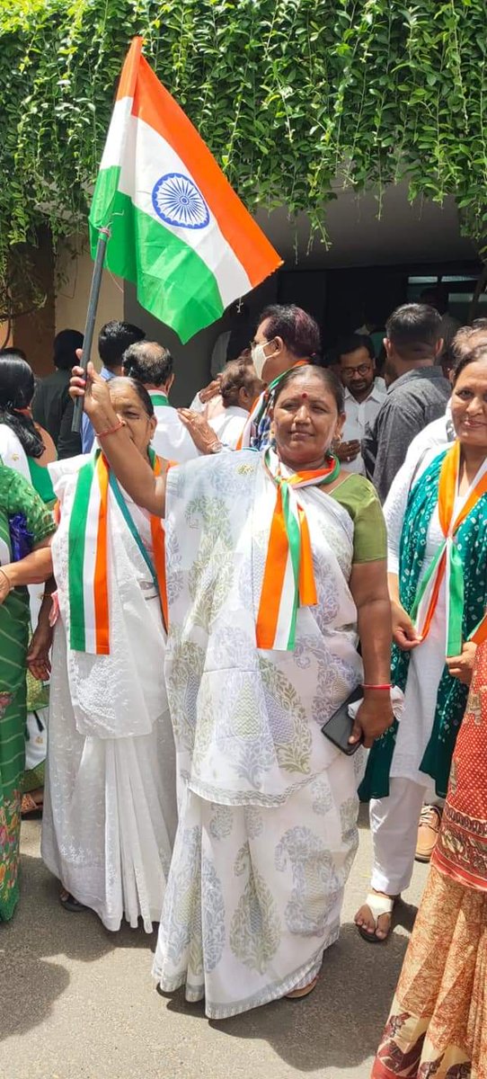 BJP4AhmedabadD's tweet photo. આજરોજ ધોળકા ખાતે ધોળકા શહેર અને ધોળકા તાલુકા મંડળની તિરંગા પદયાત્રા યોજાઈ જેમાં   ધોળકા ના લોકપ્રિય ધારાસભ્ય શ્રી કિરીટસિંહ ડાભી,જિલ્લાના અને મંડળના હોદ્દેદારશ્રીઓ અને કાર્યકર્તા હાજર રહ્યા https://t.co/Ga3UyajhM2