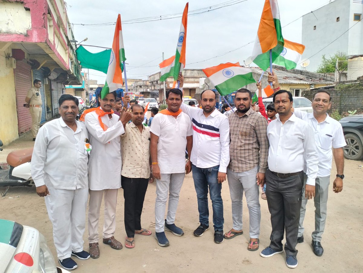 BJP4AhmedabadD's tweet photo. આજરોજ ધોળકા ખાતે ધોળકા શહેર અને ધોળકા તાલુકા મંડળની તિરંગા પદયાત્રા યોજાઈ જેમાં   ધોળકા ના લોકપ્રિય ધારાસભ્ય શ્રી કિરીટસિંહ ડાભી,જિલ્લાના અને મંડળના હોદ્દેદારશ્રીઓ અને કાર્યકર્તા હાજર રહ્યા https://t.co/Ga3UyajhM2