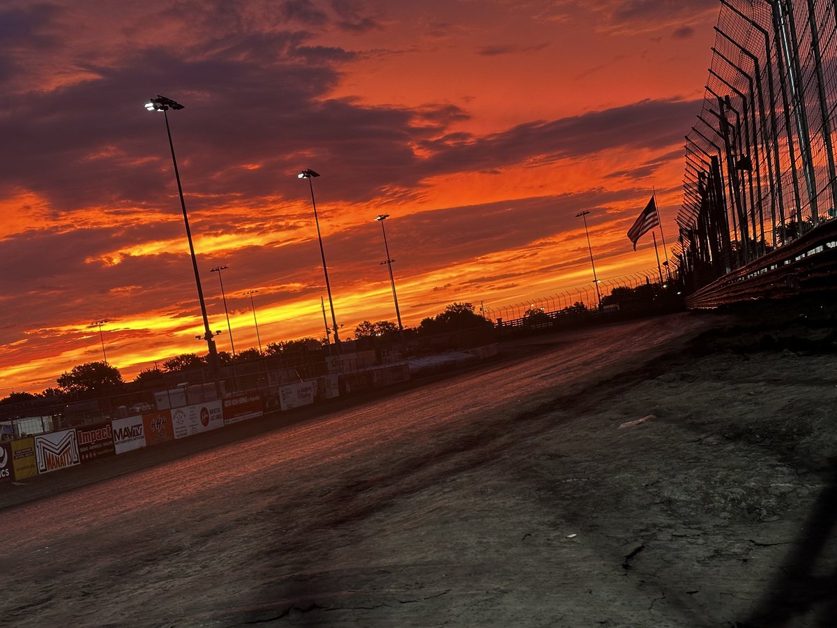 Walkapedia_'s tweet photo. “How lucky I am to have something that makes saying goodbye so hard.”

6:12am. All I can think about is how @KnoxvilleRaces and the events/people here have shaped my life.

I love this town &amp; track with every ounce of my being. It hurts my heart to leave. No time is ever enough. https://t.co/JBHfPfSC6D