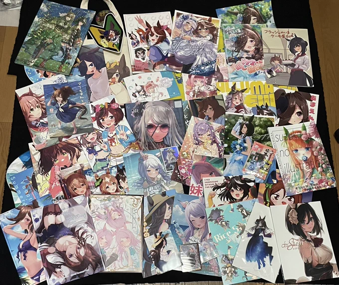 改めて夏コミお疲れ様でした!! 今回初参戦でしたが、たくさんの相互さんとイラスト本を交換したり、グッズを買わせていただいたりと幸せな時間でした どの本の表紙も可愛くて…これからじっくりと舐め回すように見させていただきます!! #c102 #ウマ娘
