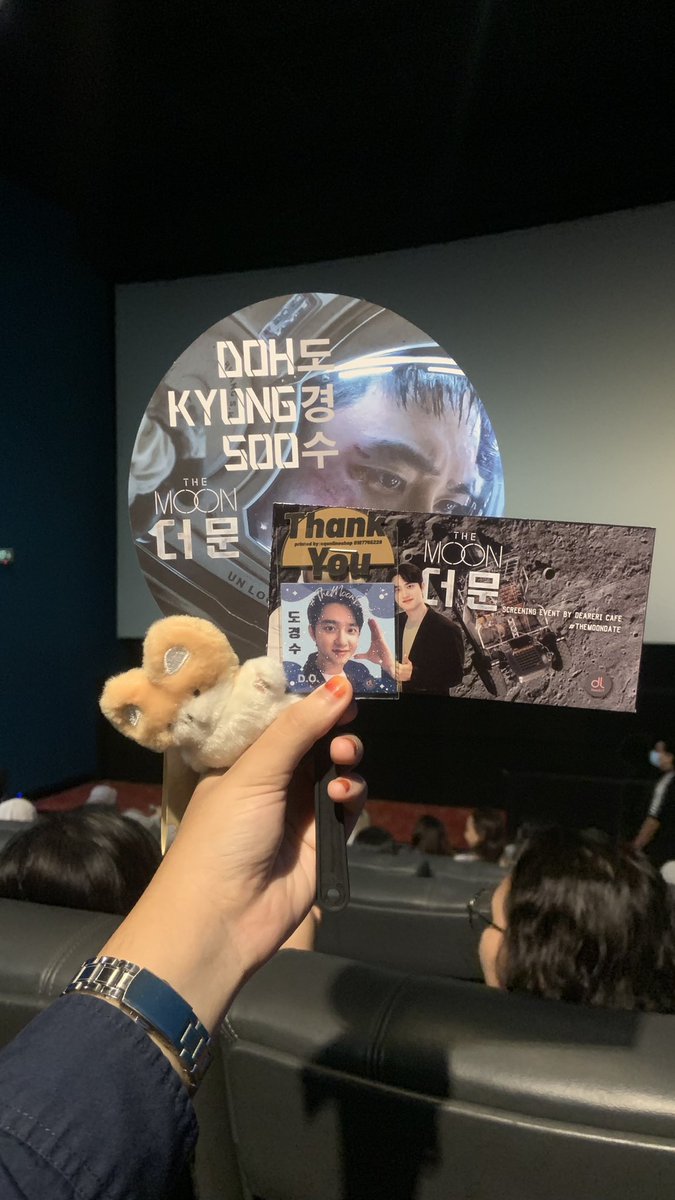 balenciagyeol's tweet photo. risking myself to go alone and had such a good one! thank you @DearEriCafe for #TheMoonDate screening event and the giveawayy, the freebs was definitely the cutest esp the magnet!!! rollercoaster ride for The Moon, not to be biased but 🌟🌟🌟🌟🌟👍🏻🥹💖 https://t.co/9CAlBol0GP