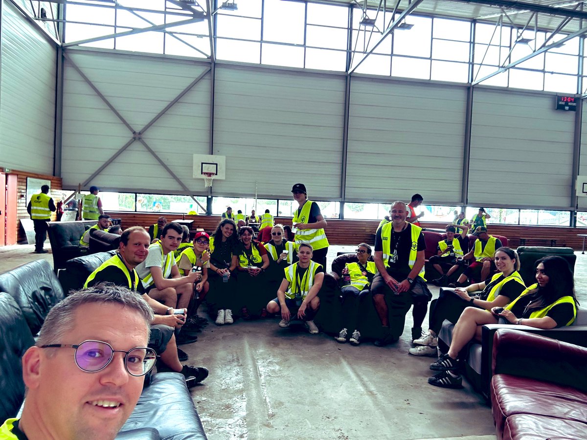 geralddefoing's tweet photo. Journée bénévole au @CabaretVert  🤟 https://t.co/hrszMIJKKF
