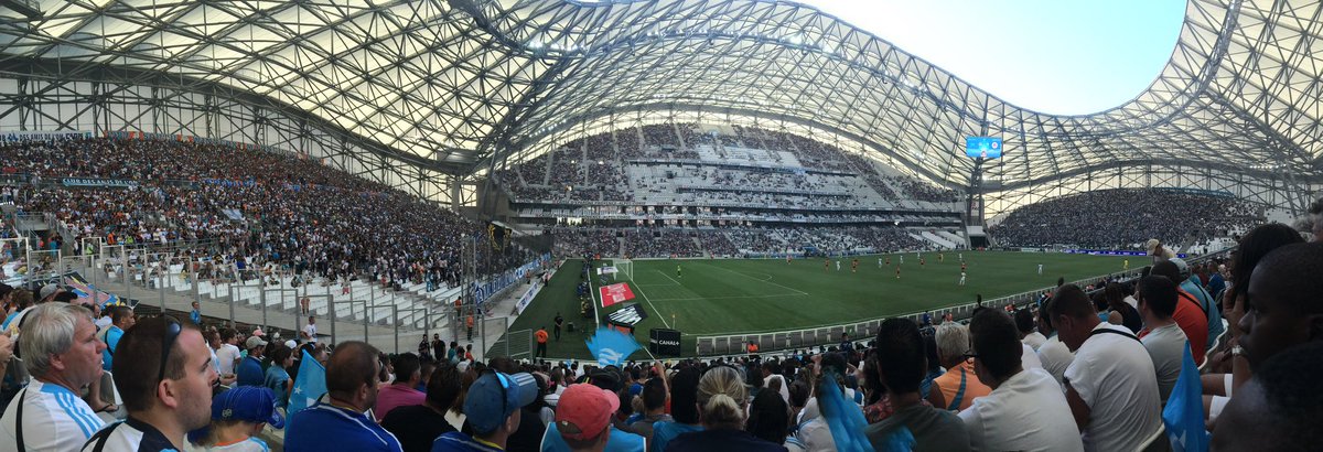augupir's tweet photo. Le Vel, toujours le plus beau stade d’Europe. 
Photos prises ce 12 août 2023 et le 17 août 2014. 
💙🤍 https://t.co/ngTVvlH5iH