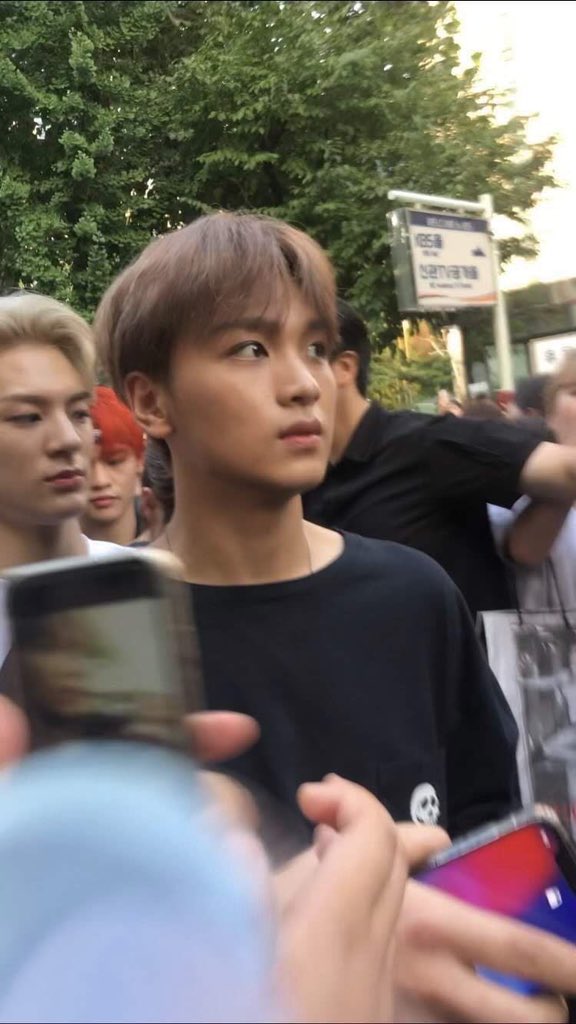 lhcmild's tweet photo. haechan looks so gorgeous with his tan skin <3 https://t.co/8wrP70Jtre