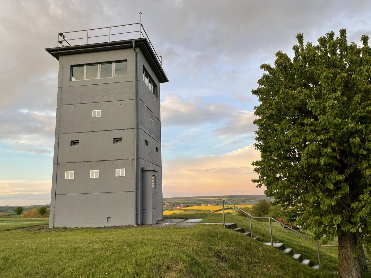 Der 13. August erinnert a d Bau d Mauer u einer streng bewachten Grenze. Die Freiheit v Millionen wurde eingeschränkt, Druck ausgeübt, Hunderte sind beim Versuch, ihre pers. Freiheit zu gewinnen ums Leben gekommen.
Wir dürfen nie vergessen: Freiheit ist nicht selbstverständlich!