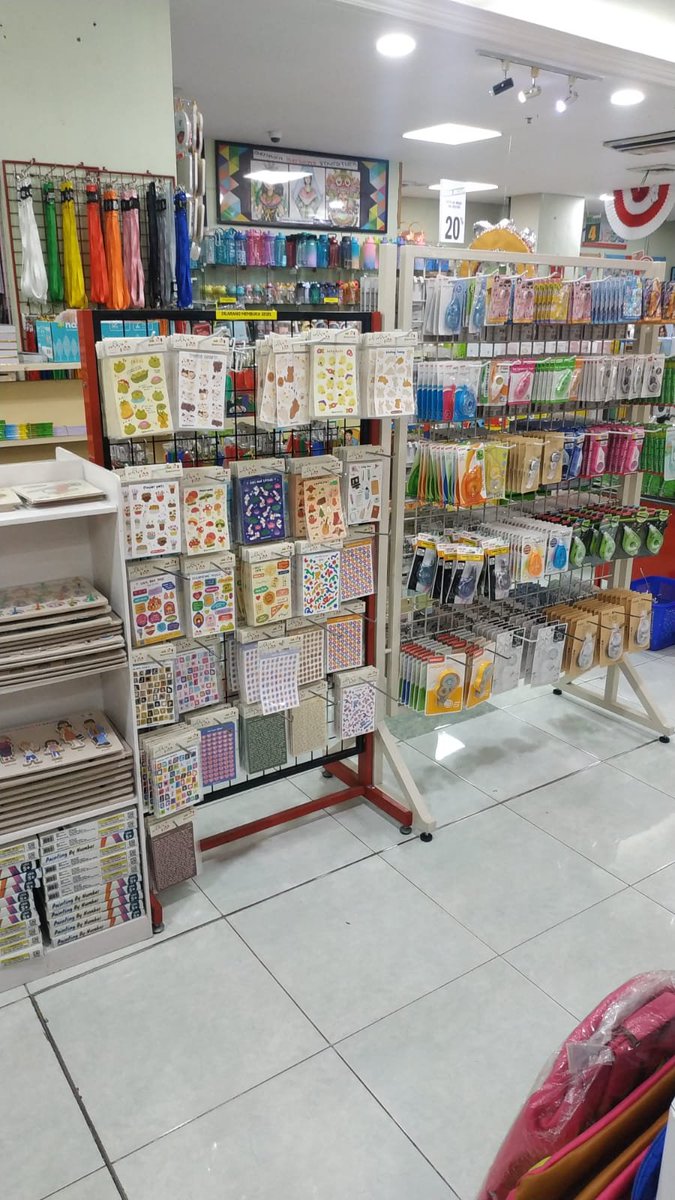 paperain_studio's tweet photo. Kabar gembira untuk semua warga Jogja karena sticker paperain studio bisa kamu dapetin di Gardena Department Store Lt.3 !!! Yuk, yang jalan-jalan di Jalan Solo jangan lupa mampir kesini yaa🌷 https://t.co/ike9yCluvc