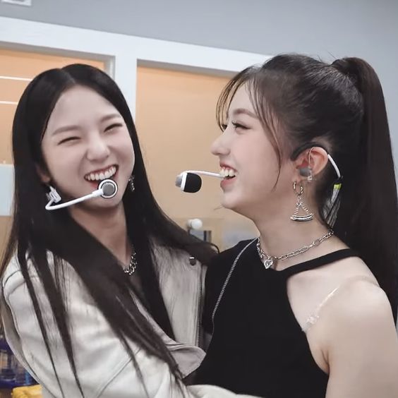 kangyetseo's tweet photo. dearest Yujin eonni, happiest birthday to you!!💗 https://t.co/18oAW2EseB