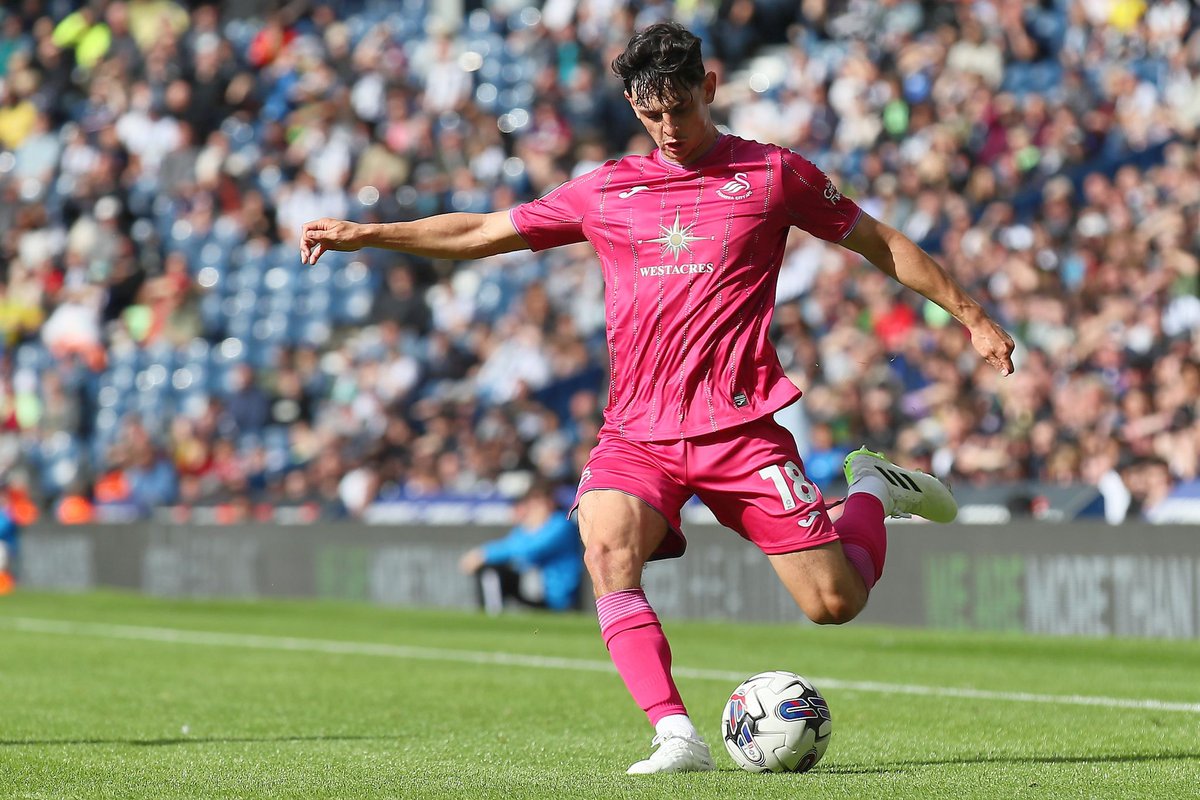 CharliePatino10's tweet photo. Not the result we wanted, but positives to take into next week.
Travelling fans were unreal! 👏🏻

#Swans 🦢 https://t.co/WhvB5yHAtw