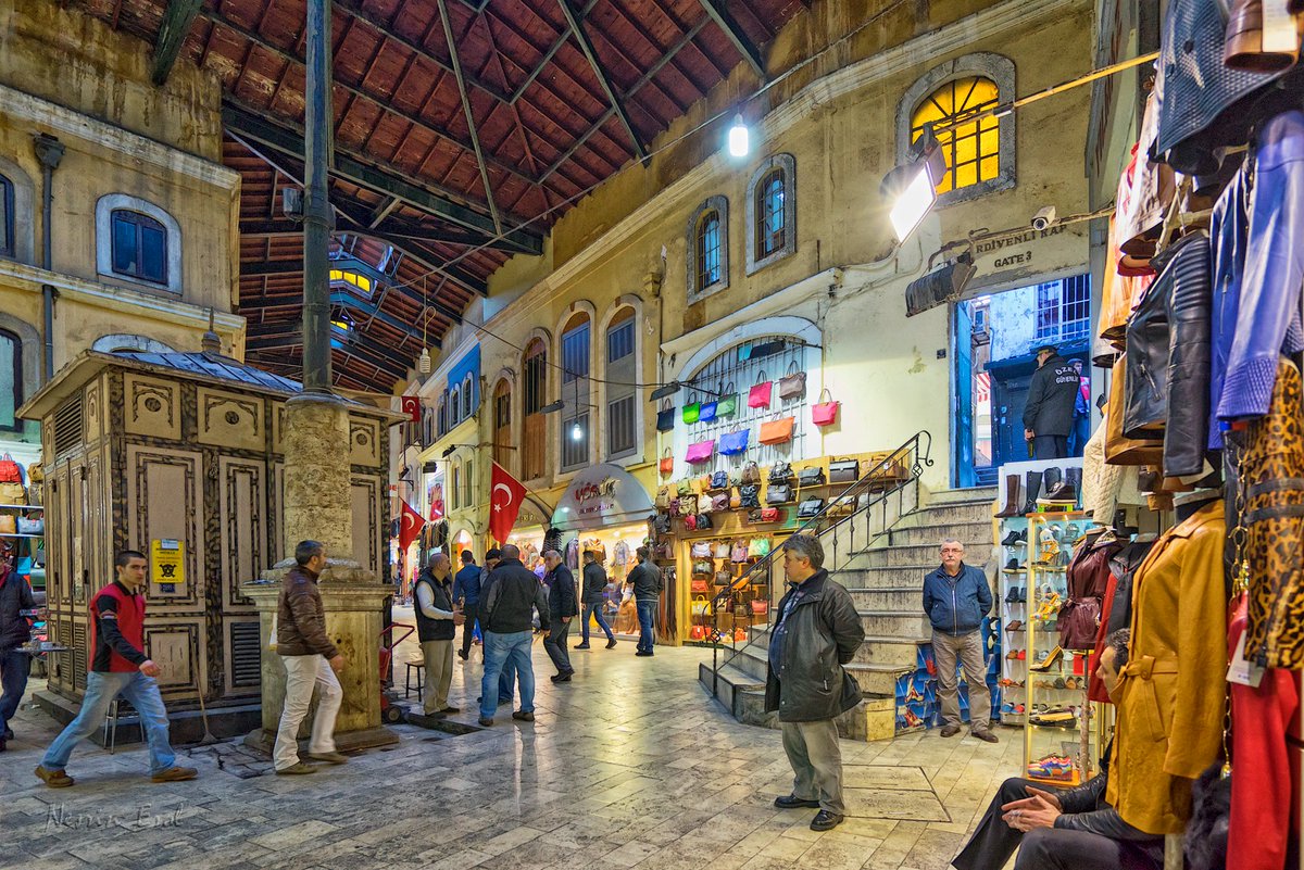 #İstanbul #istanbullife #fromstreetswithlove #capturestreets #timeless_streets #streetphoto #womenstreetphotographers #obscureshots #streetphotography #streetphotographers #photographer #objektifimden #kadrajimdan #landscapelovers #photography