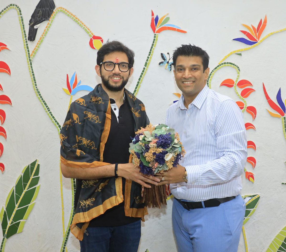 AUThackeray's tweet photo. युवासेना सहसचिव मयूर कांबळे ह्यांना वाढदिवसाच्या मनःपूर्वक शुभेच्छा!

@mayurkamble9 https://t.co/9z1vPatA05