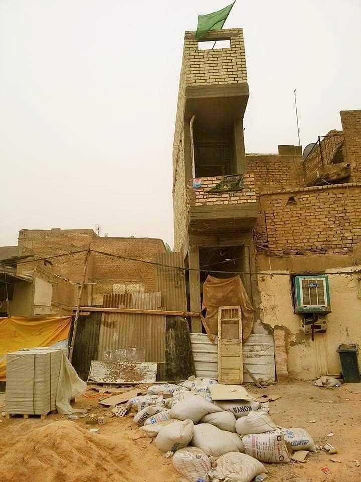 نموذج للبناء الكارثي المعبر عن التردي وخراب الذوق في العراق الجديد بعد 2003 حيث لا رقيب ولا حسيب الا الدولار المدفوع رشوة لاهل الشان ويا مكثر الفاسدين..