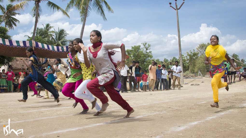 Rohitdutt3's tweet photo. Villages unite, games ignite!" 🔥 #IshaGramotsavam sparks the fire of camaraderie through spirited games. Let's create a synergy of unity that fuels the journey towards better villages. 🏡 #IgniteUnity #VillageSynergy @Sadhguru
@ishafoundation https://t.co/4RLBDpGvlx