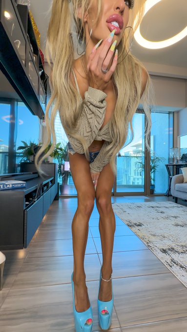 Pigtails and DSLs Full vid at&hellip; you know where 💋 https://t.co/54b1CgXE0z