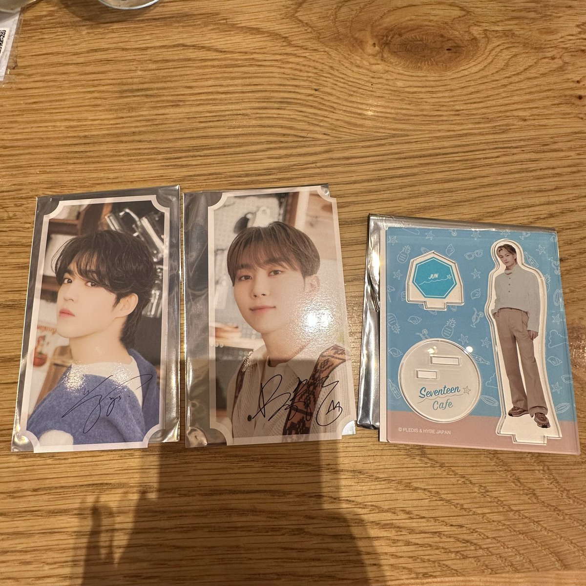 seventeen110407's tweet photo. SEVENTEEN Cafe セブチカフェ 2023
アクスタ 入場特典 交換

【譲】エスクプス  スンチョル
　　　スングァン ジュン

【求】同種ジョンハン 
          
郵送📮
現在あべのキューズモールにいるので本日中手渡し。 https://t.co/kkRil00cv0