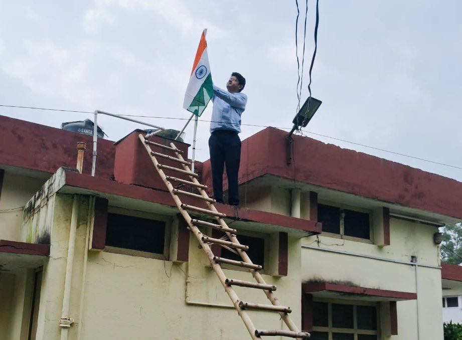 DeobandSdm's tweet photo. #SelfieWithTiranga #HarGharTirangaCampaign @AmritMahotsav  @SaharanpurDm @myogiadityanath @ChiefSecyUP https://t.co/zMzffoz18v