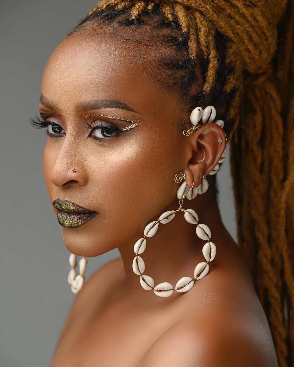 cathypatra's tweet photo. BE YOU ✨

Makeup @peterrussellug 
Lashes @thefixcosmetics 
Accessories @shwanda_kollection 
Photography @walter_photography_ug 
SKIN-GOD 🥰
#GOLD https://t.co/ldfd0FMFuS