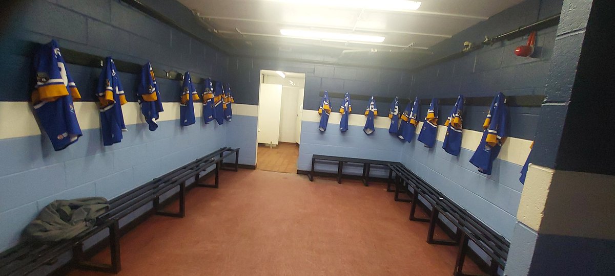 RugbyLeeds's tweet photo. Ready for the 14s and 15s North v South game @Hunslet_ARLFC @TheRFL  Thanks to the Dignitrys today, Glenn Davis, Geoff O'Donnell, Bernard Shooman and Head of Youth John Bastion  @leedsrhinos https://t.co/lI99uRn5zE