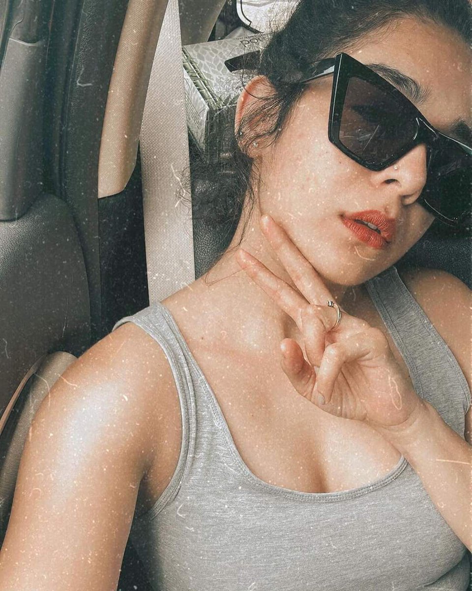 PuneTimesOnline's tweet photo. “Curls in. Curls out 🤸🏻‍♀️,” writes @mipalkar as she shares snaps of a good hair day 💁🏻‍♀️
.
.
#mithilapalkar #mithila #mithilapalkarfc #curlyhair #goodhairday https://t.co/9wjjii6Jq0