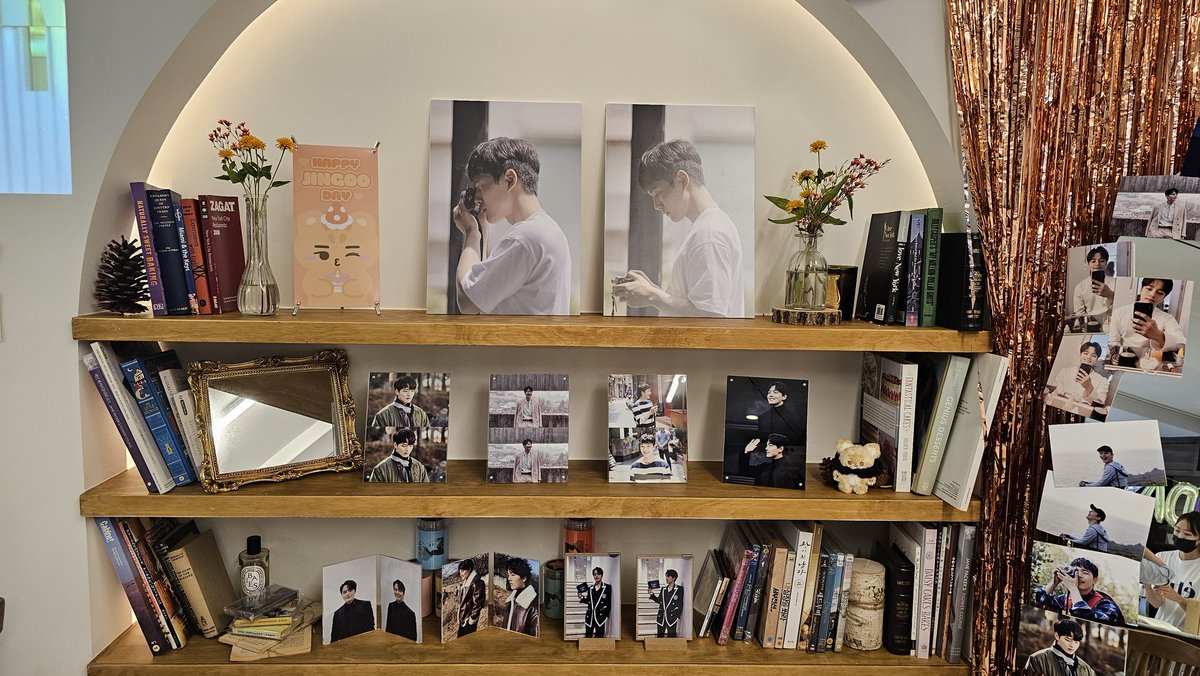 circle_jwds's tweet photo. 올해 생카도 아기자기하고 너무 예뻤어요!!
덕분에 즐거운 시간이었습니다💕 
진구도 행복한 생일 보냈길💖
진구야 HBD!!🎂🫶
#해삐_진구_데이
#MY_TREAURE_JINGOO https://t.co/C2mj0CIbFq