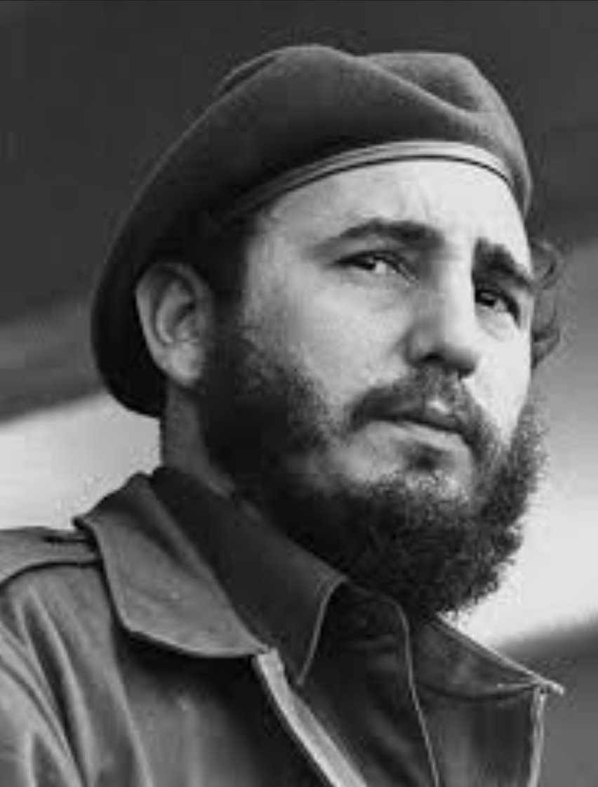 “La permanente enseñanza de Fidel es que sí se puede, que el hombre es capaz de sobreponerse a las más duras condiciones si no desfallece su voluntad de vencer, hace una evaluación correcta de cada situación y no renuncia a sus justos y nobles principios.” 
Raúl
#FidelPorSiempre