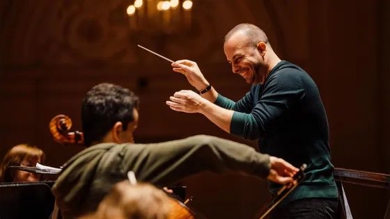 À 14H, on poursuit notre week-end de concerts de l’après-midi sur #FranceMusique avec Yannick @nezetseguin &amp; le <a href="/ChambOrchEurope/">Chamber Orchestra of Europe</a> !✨

Programme tout Mendelssohn aujourd’hui, Symphonies 1,4 + 5 👌

radiofrance.fr/francemusique/…